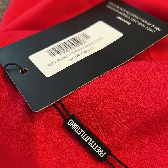 Pretty Little Thing - Plus Red Ruched Cut Out Bodycon Dress size 16 (UK size) - Picture 6 of 6